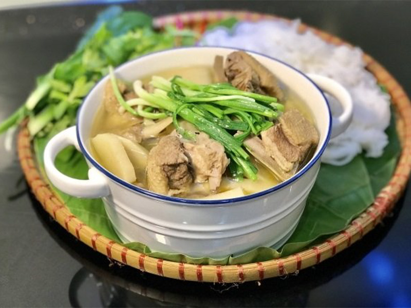 Canh măng nấu xương