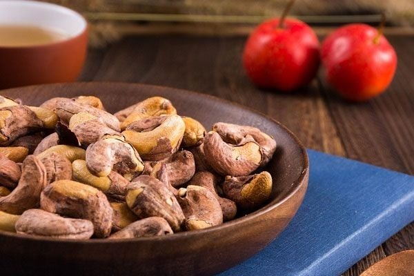 Hạt điều rang củi bóc vỏ