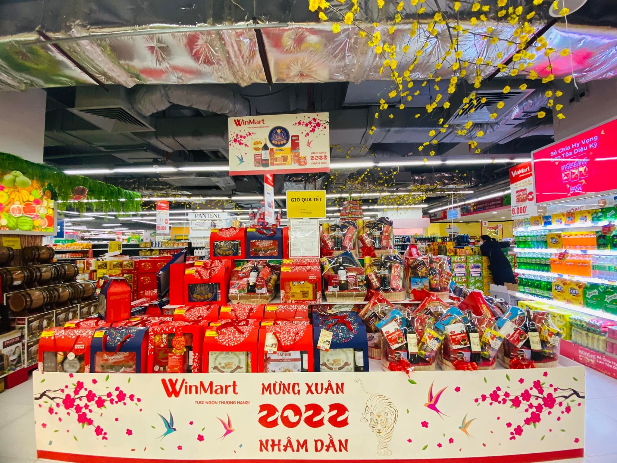 Mua quà tết ở siêu thị
